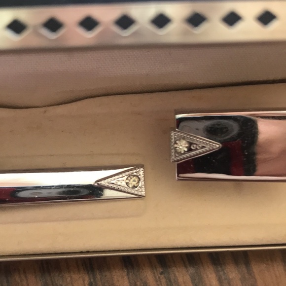 Gently used SWANK cufflinks with tie bar - Picture 8 of 8